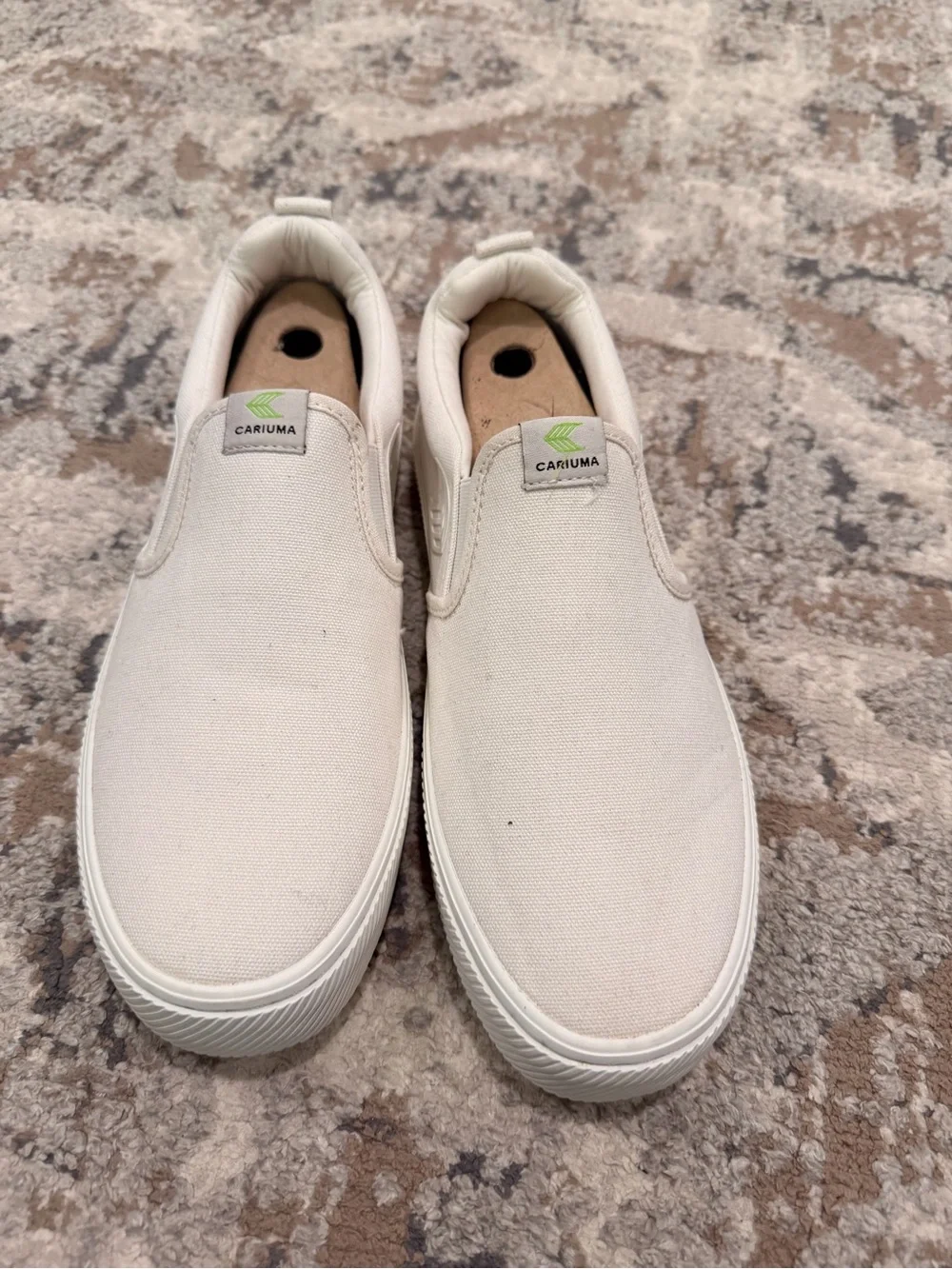 Cariuma Slip On Off White Canvas
